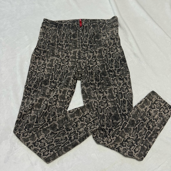 Spanx Snake Print Ankle Jean-Ish Leggings - Picture 3 of 10
